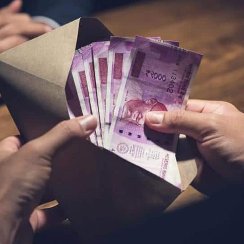 businessman-counting-partner-agreement-private-currency-envelope_8db3b382-23c5-11e9-a07d-d8ccc3ad85d5