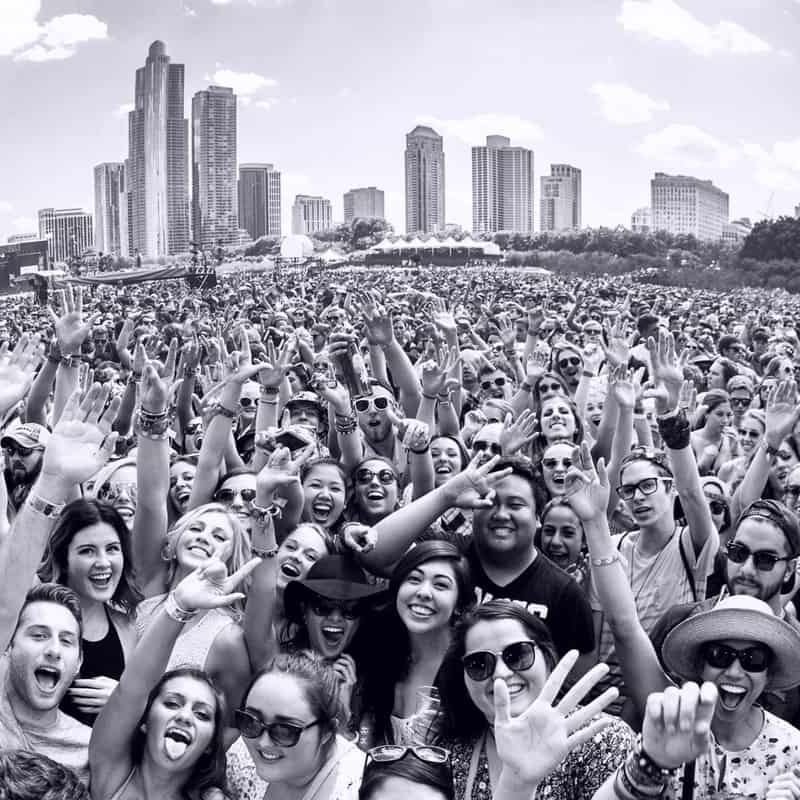 crowd 4