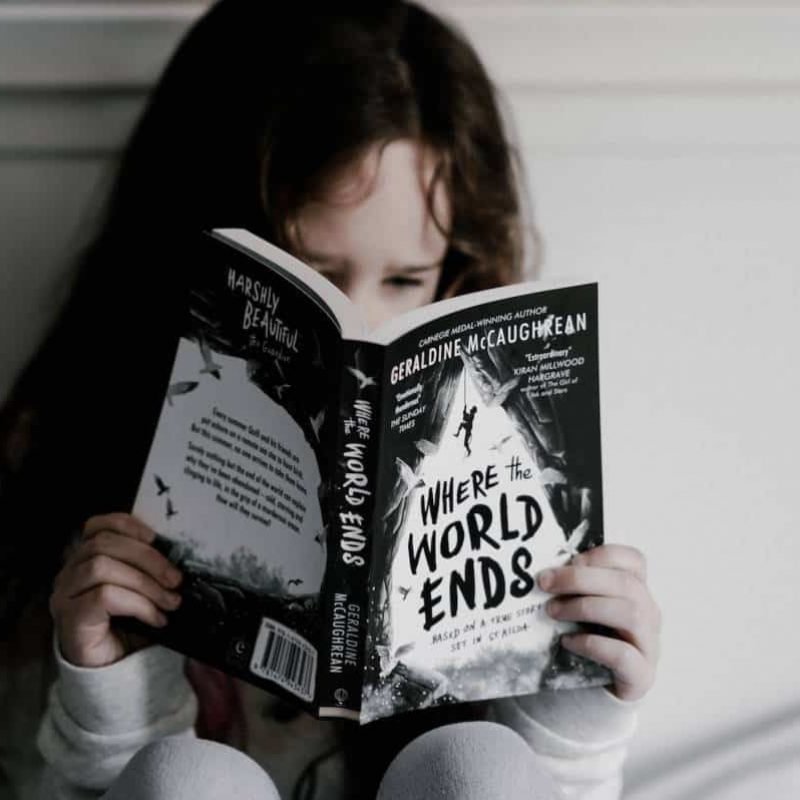 girl_reading